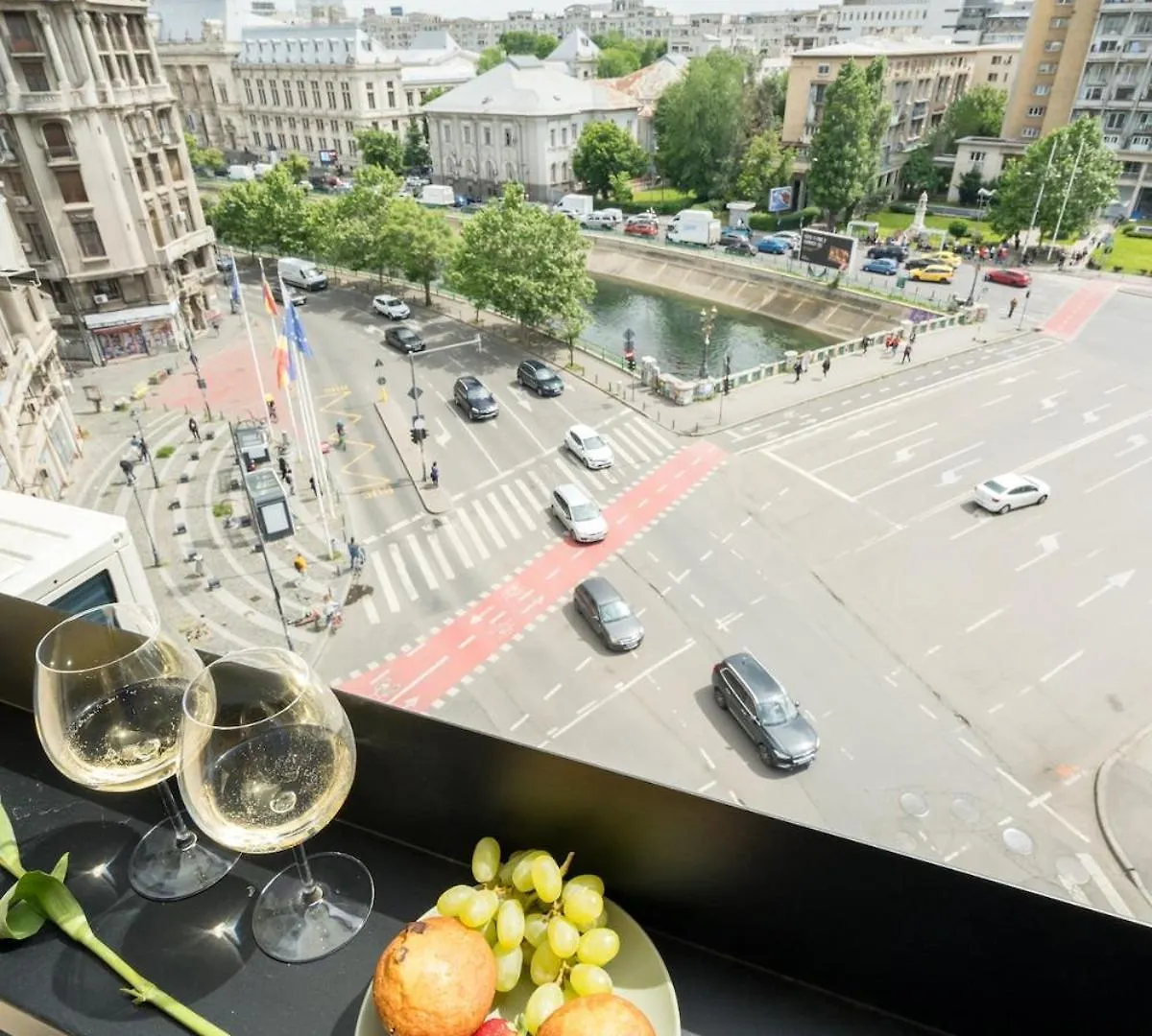 Appartamento Superb River Views 2Br Flat - Top Location Bucarest
